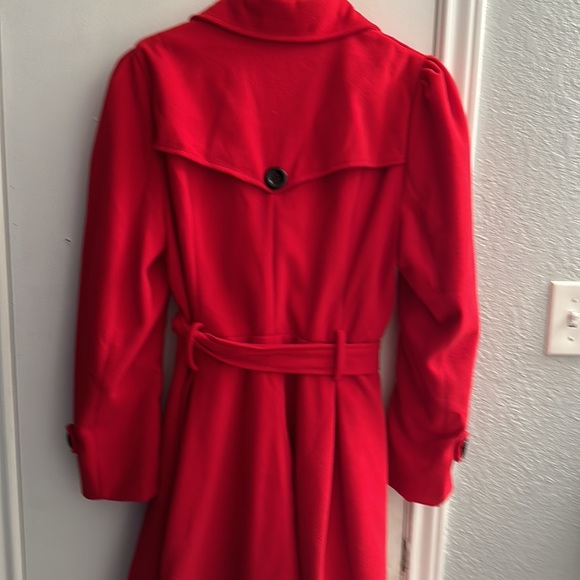 A beautiful belted coat red with back buttons. - Picture 3 of 4